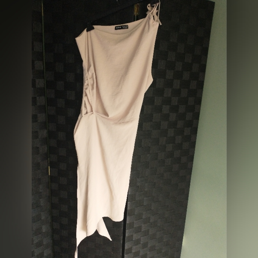 Women's cream colored high side slit one shoulder dress - Picture 11 of 15